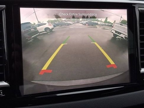 Used 2023 Chrysler Pacifica Touring-L FWD image 21