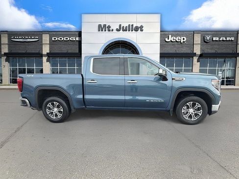 Used 2024 GMC Sierra 1500 SLT image 2