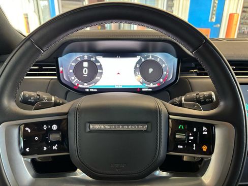 Used 2025 Land Rover Range Rover Long Wheelbase SE image 16