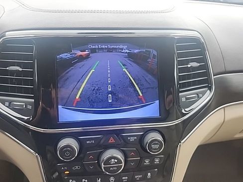 Used 2019 Jeep Grand Cherokee Overland AWD/4WD image 14