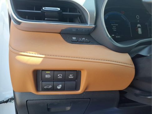Used 2023 Toyota Highlander Platinum AWD/4WD image 16