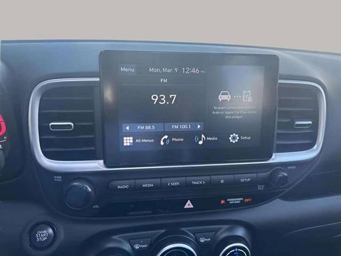 Used 2024 Hyundai Venue SEL image 12