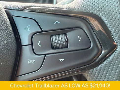 Used 2023 Chevrolet TrailBlazer LT FWD image 23