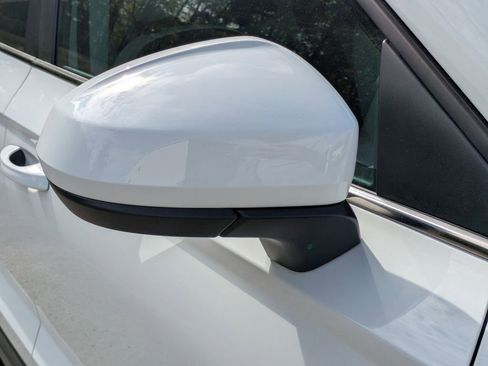 New 2026 Volkswagen Taos SE AWD/4WD image 12