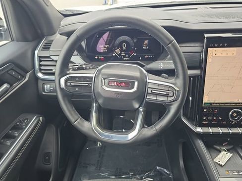 Certified 2025 GMC Acadia Elevation FWD image 12