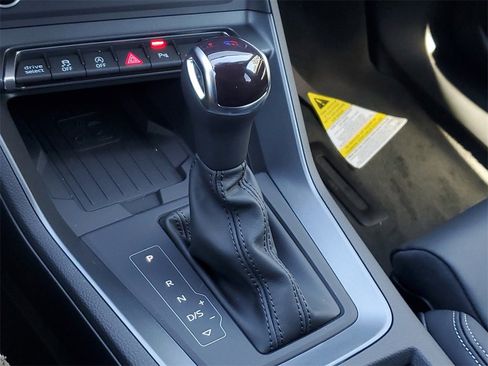 New 2025 Audi Q3 2.0T Premium image 16