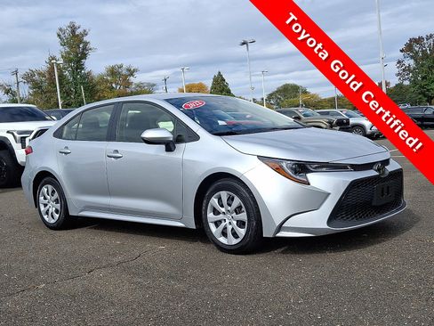 Certified 2022 Toyota Corolla LE image 1