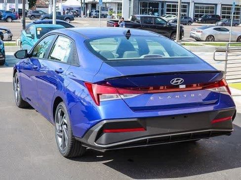 Certified 2025 Hyundai Elantra Sport FWD image 7