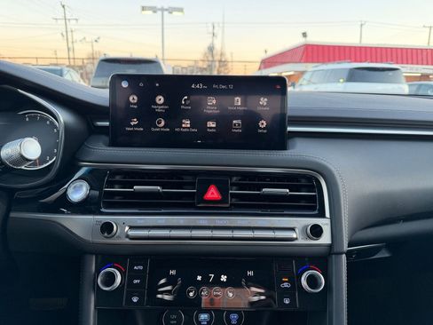 Used 2025 Genesis G70 2.5T image 20