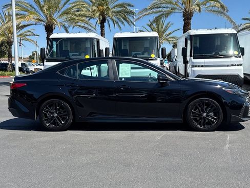 Used 2025 Toyota Camry SE FWD image 2