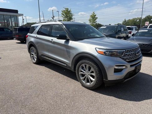 Used 2022 Ford Explorer Limited w/ Equipment Group 301A AWD/4WD image 4