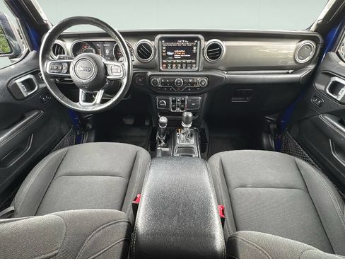 Used 2019 Jeep Wrangler Unlimited Sahara AWD/4WD image 12