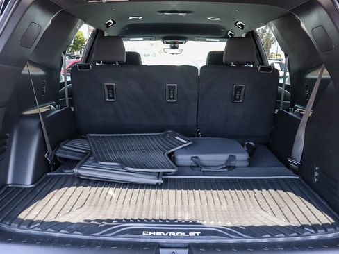 Used 2023 Chevrolet Traverse LT FWD image 23