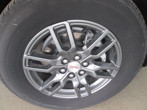 New 2025 GMC Acadia Elevation image 31