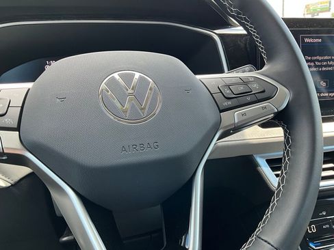 New 2025 Volkswagen Taos SE image 21