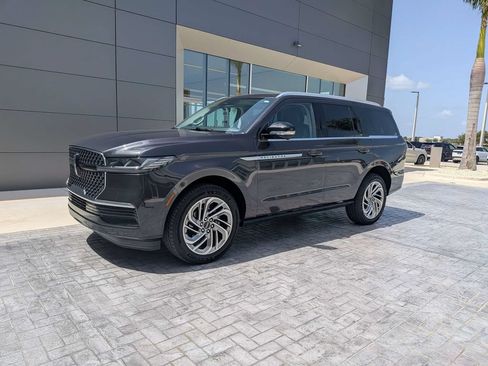 Certified 2026 Lincoln Navigator Reserve AWD/4WD image 8