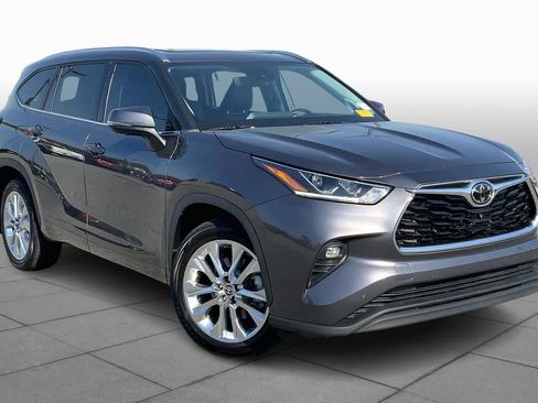 Used 2023 Toyota Highlander Limited image 3
