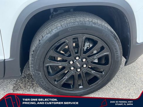 Used 2023 GMC Acadia SLE w/ Driver Convenience Package FWD image 21