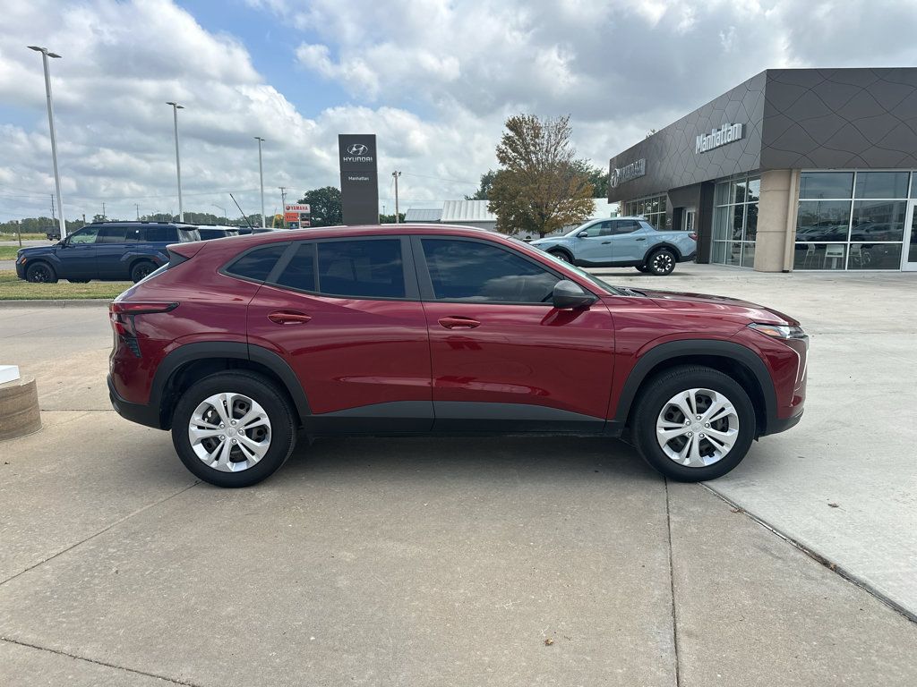 Used 2024 Chevrolet Trax LS w/ Driver Confidence Package FWD image 12