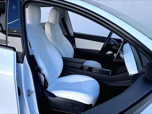 Used 2021 Tesla Model Y Long Range image 8