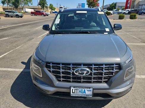 Used 2026 Hyundai Venue SEL FWD image 4