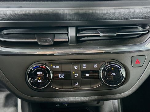 Used 2025 Buick Envista Preferred image 23