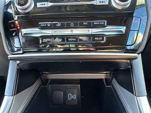 Used 2022 Ford Explorer Limited w/ Limited Technology Package image 34