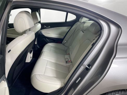 Used 2025 Genesis G70 2.5T image 22