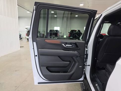 Used 2025 GMC Yukon XL Denali AWD/4WD image 26