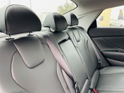 Used 2025 Hyundai Elantra Limited FWD image 61