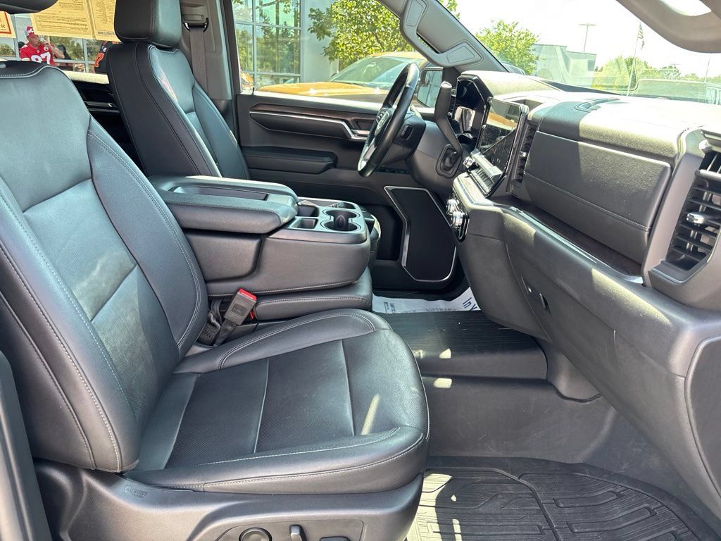 Used 2024 GMC Sierra 1500 SLT w/ X31 Off-Road Package AWD/4WD image 28