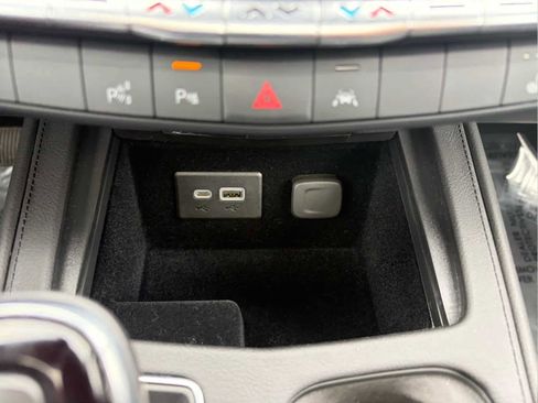 Used 2022 Cadillac XT4 Premium Luxury w/ Enhanced Visibility Package AWD/4WD image 18