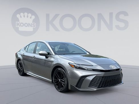 Used 2025 Toyota Camry SE FWD image 10