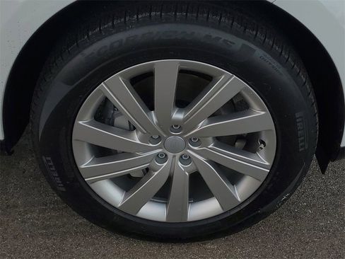 New 2025 Land Rover Range Rover SE image 5