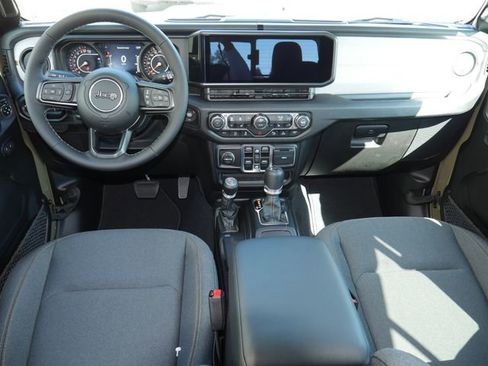 Used 2025 Jeep Gladiator Sport AWD/4WD image 3