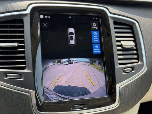 Used 2023 Volvo XC90 B6 Core w/ Climate Package AWD/4WD image 4