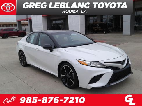 Used 2020 Toyota Camry XSE image 1