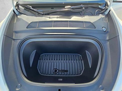 Used 2023 Tesla Model Y Performance image 21