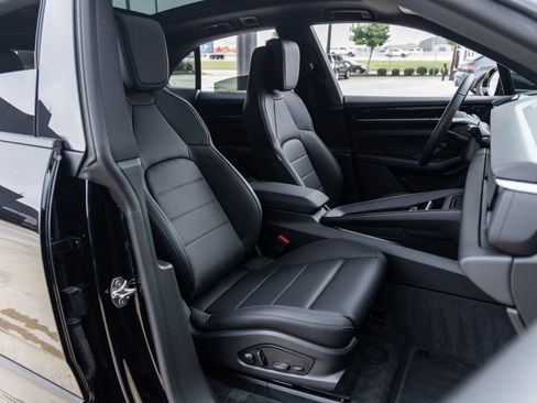 Certified 2025 Porsche Macan Electric RWD image 43