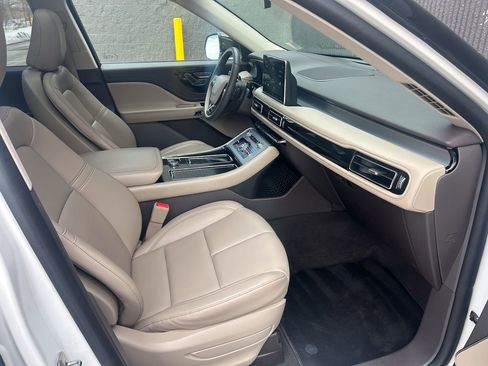 Certified 2023 Lincoln Aviator Standard w/ Premium Package image 22