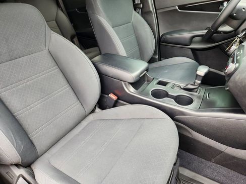 Used 2019 Kia Sorento S AWD/4WD image 15