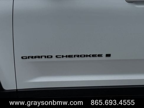Used 2024 Jeep Grand Cherokee L Laredo image 10
