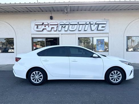 Used 2024 Kia Forte LX FWD image 3
