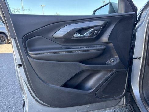 Used 2023 GMC Terrain SLE w/ Driver Convenience Package image 12
