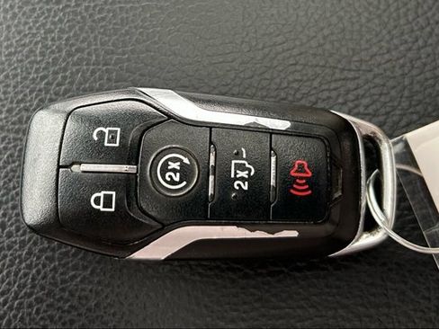 Used 2015 Ford F150 Lariat w/ Equipment Group 502A Luxury image 26