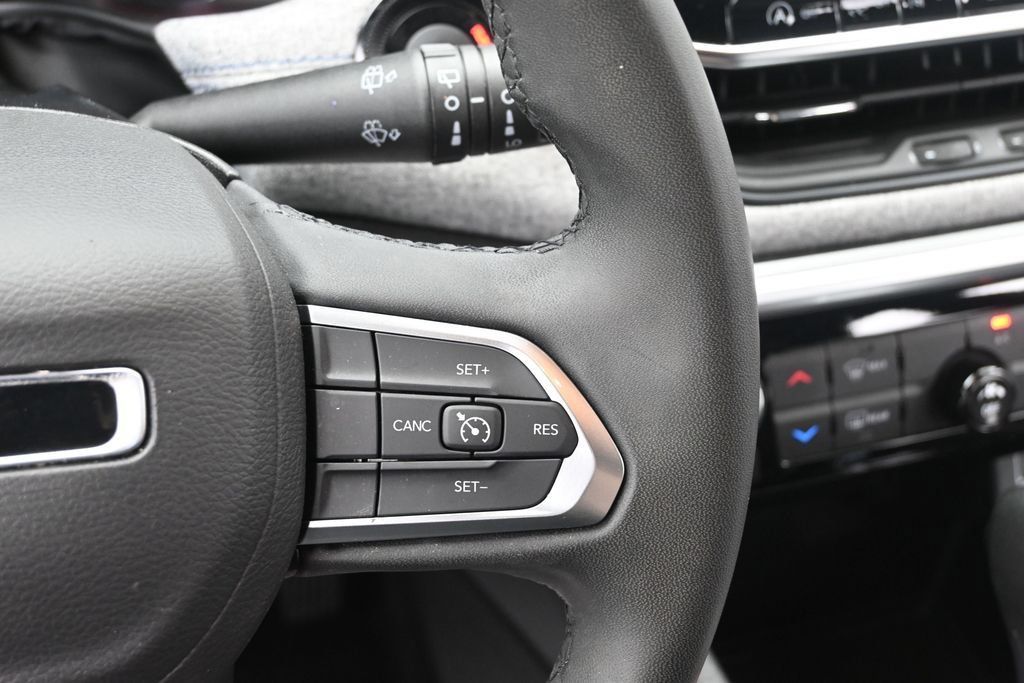 Used 2024 Jeep Compass Latitude AWD/4WD image 31