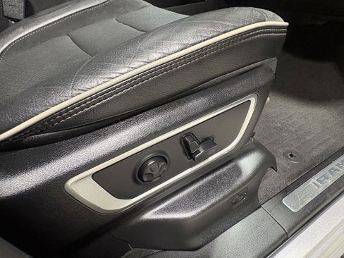 Used 2020 RAM 1500 Laramie AWD/4WD image 39