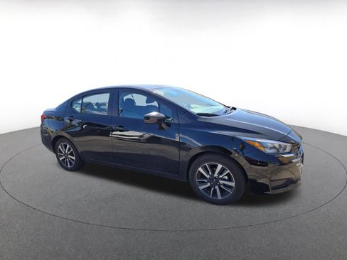 Used 2025 Nissan Versa SV image 2