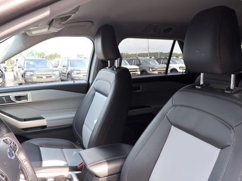 Used 2024 Ford Explorer XLT w/ Equipment Group 202A AWD/4WD image 11
