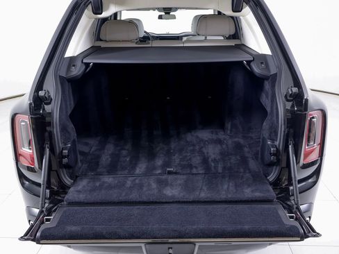 Used 2023 Rolls-Royce Cullinan w/ Technology Package AWD/4WD image 24